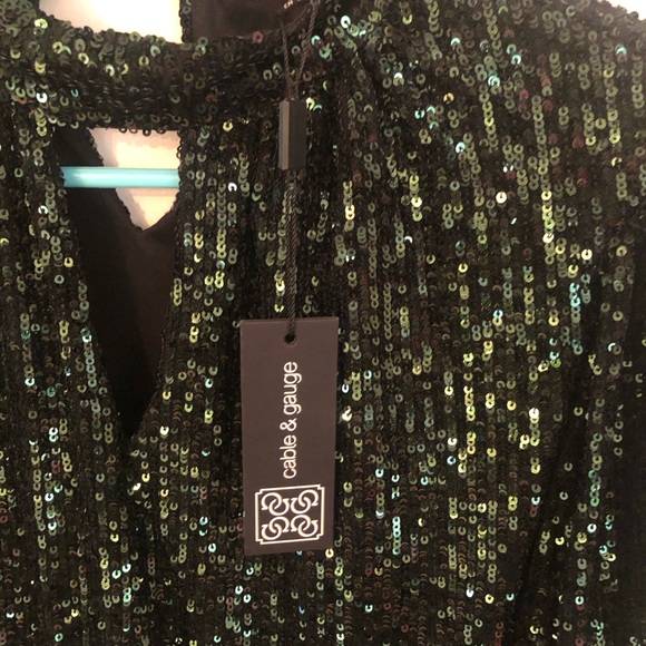 Cable & Gauge Long Sleeved Emerald Green Sequin Top, Size Medium NWT - Picture 3 of 8